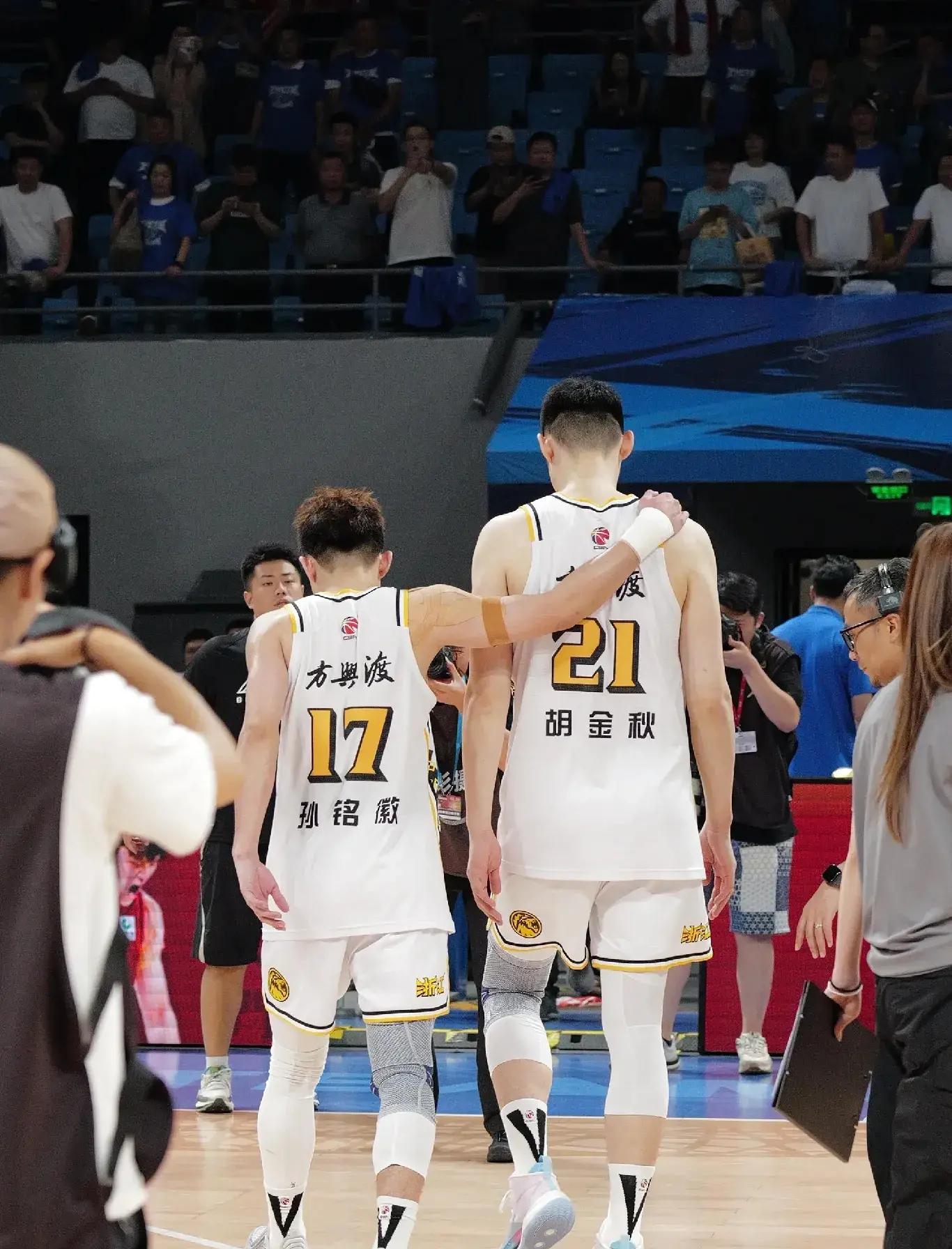 熊猫app下载 -广厦男篮训练开放日，赛后豪取连胜引欢呼，意大利杯在即，训练强度明显提升(孙颖莎训练视频集锦)