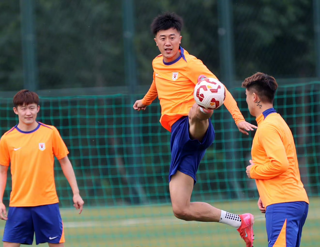 熊猫娱乐平台 -山东泰山发布备战花絮；国际比赛日绝杀压哨；NBA常规赛任务艰巨；阵容厚度经受考验的简单介绍
